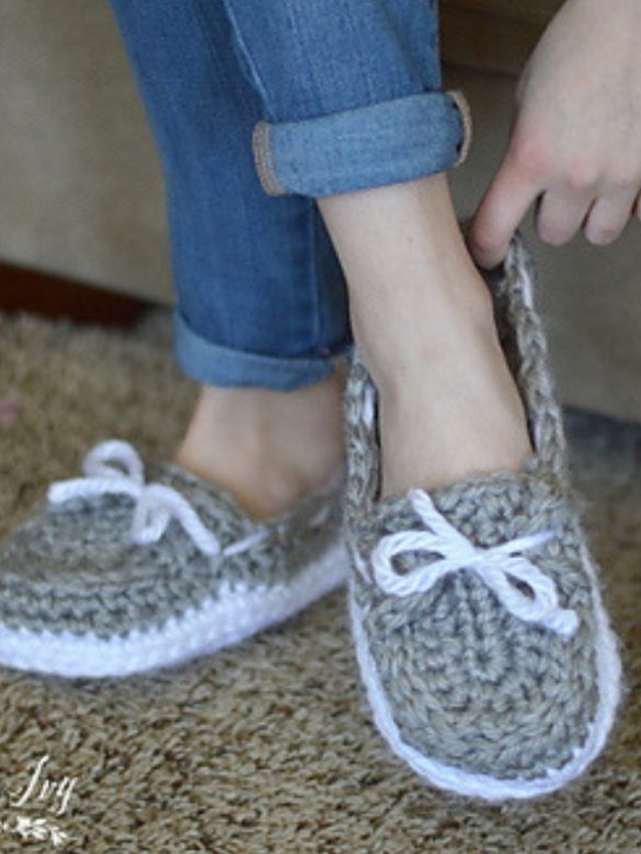 Women's Chunky Boat Slippers Free Crochet Pattern