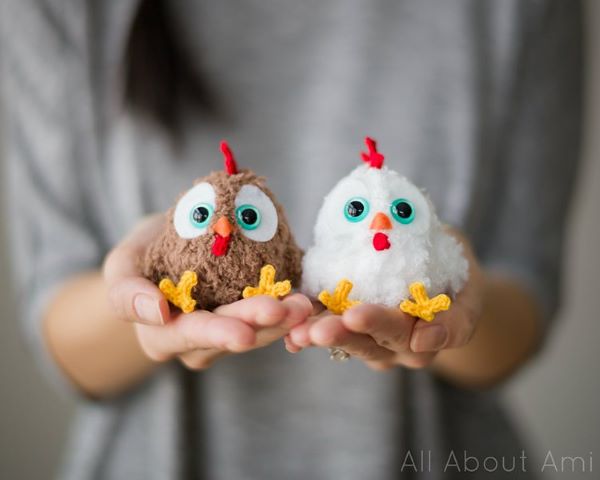 two fluffy crochet amigurumi roosters in brown and white