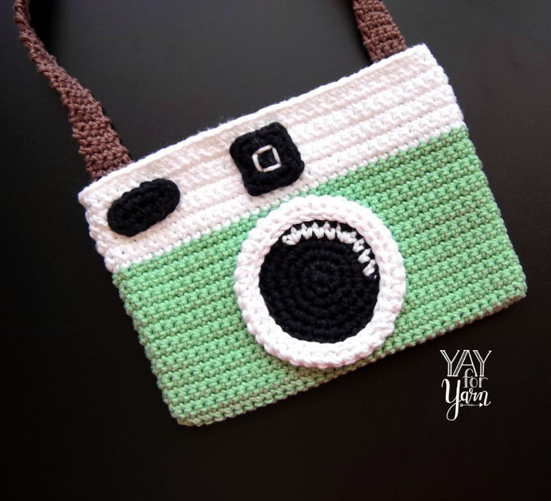 Vintage Camera Purse Free Crochet Pattern