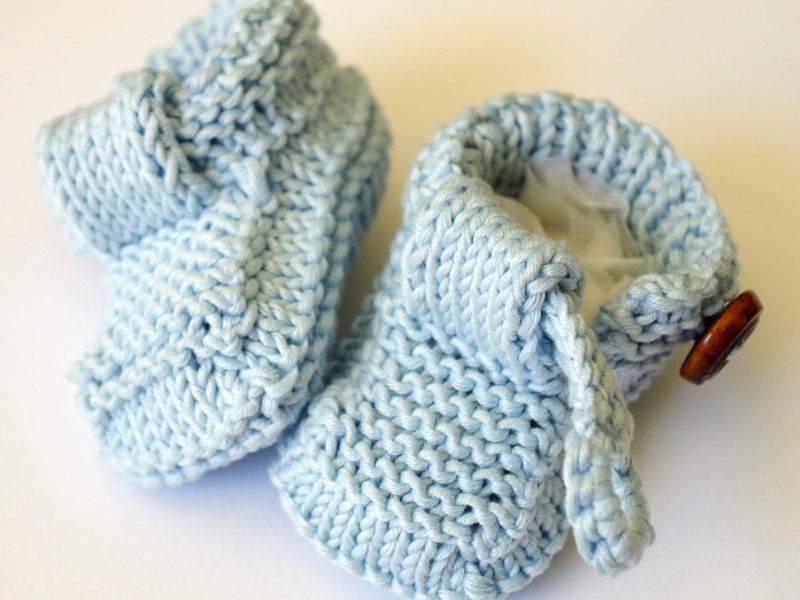 cute-knitted-baby-slippers-ft