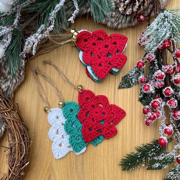 Ravelry: Christmas Coasters pattern by Jo Edwards