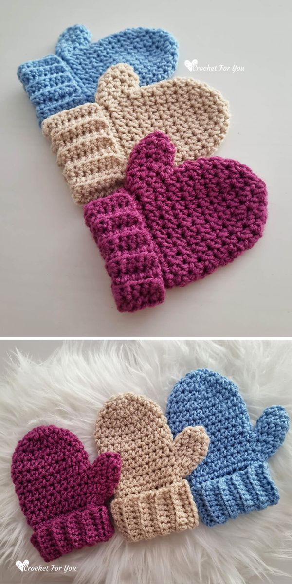 Crocheted mittens in different colors.